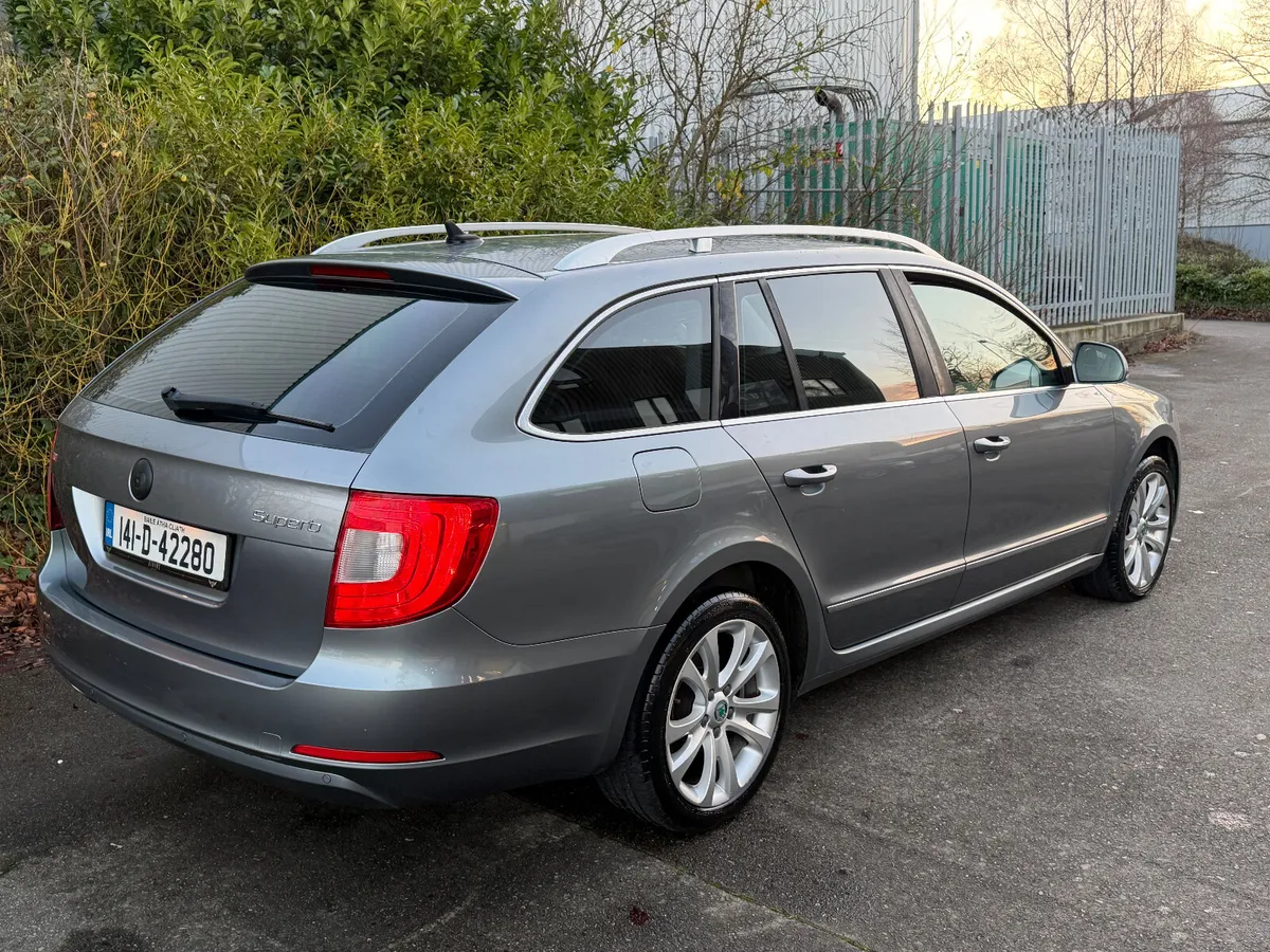 Skoda Superb DSG/LOW KM/AUTO - Image 2