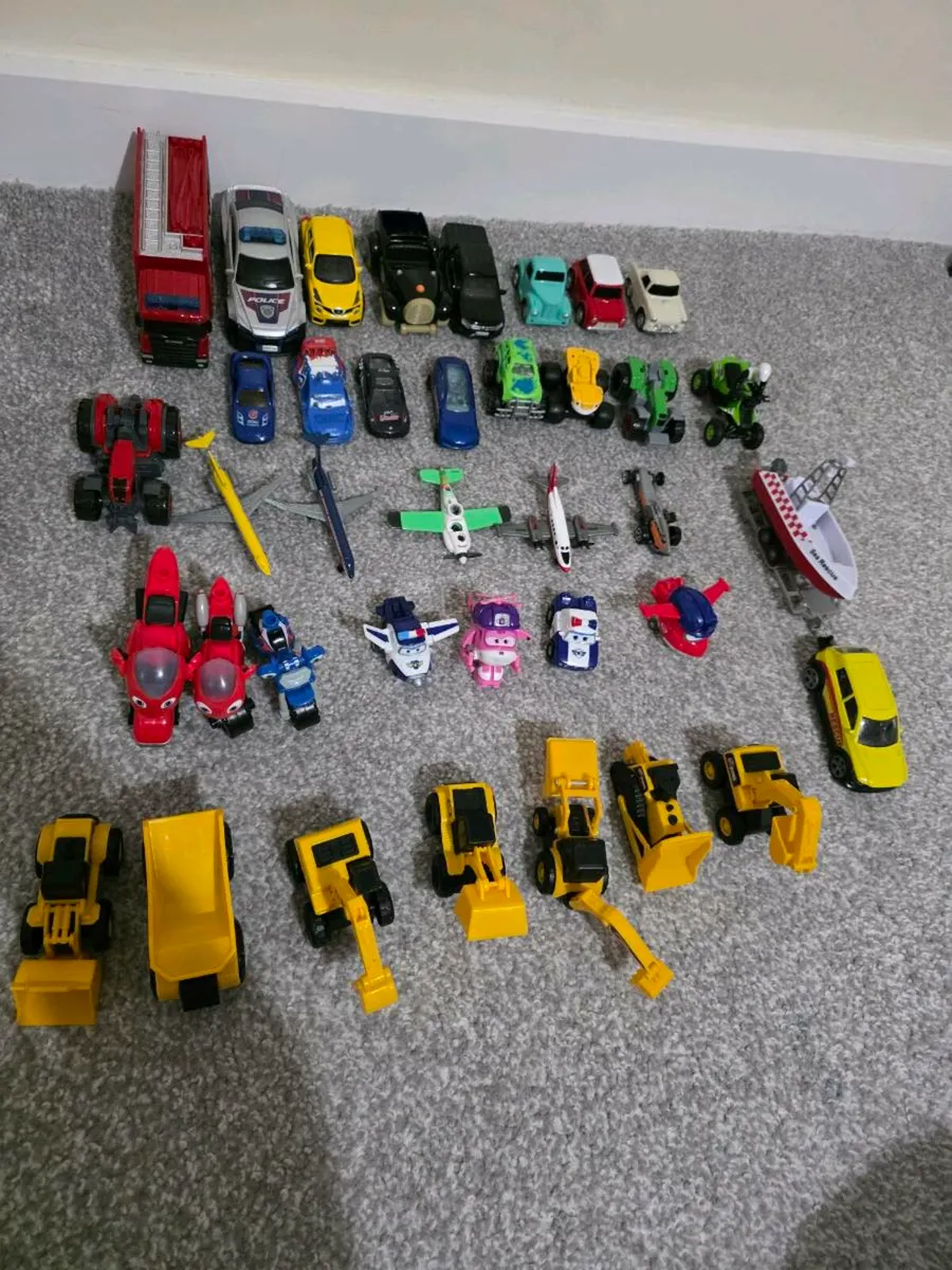 Action figures & cars - Image 2