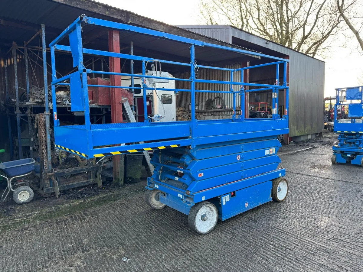 Skyjack scissor lifts 8-12m - Image 4