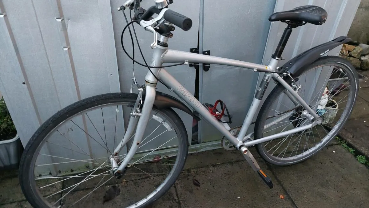 Giant CRS City Bike - Image 2