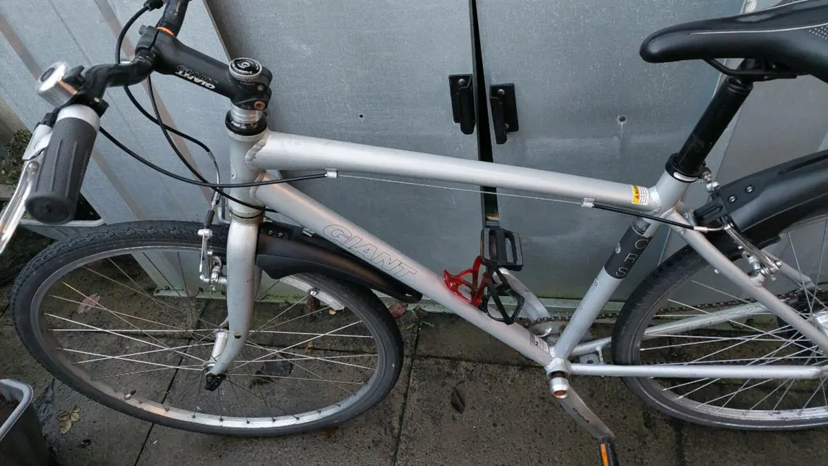 Giant CRS City Bike - Image 4