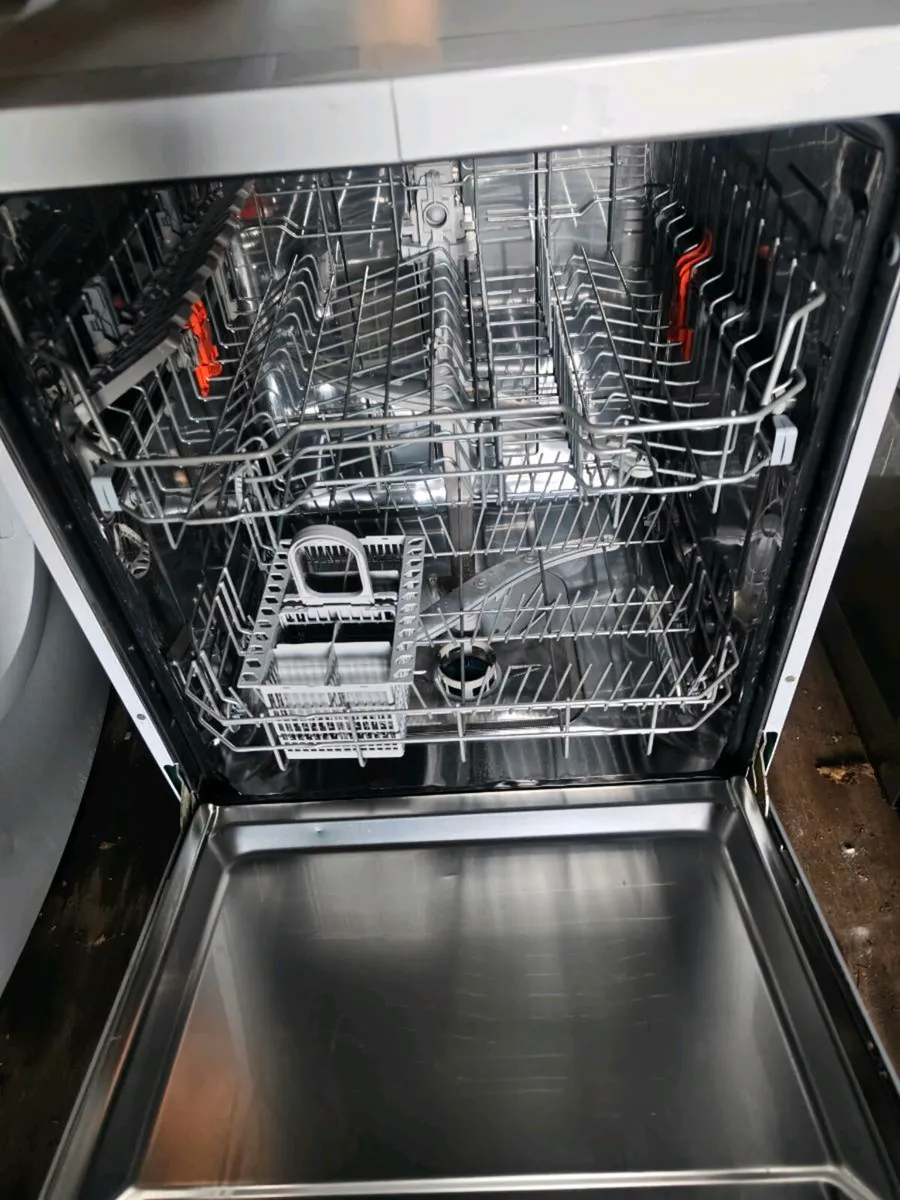 Hotpoint dishwasher 6th sens - Image 2