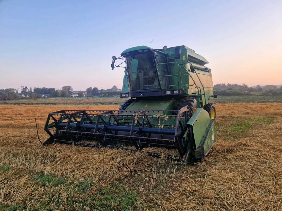 John Deere 2056 - Image 1