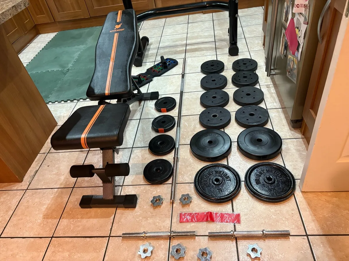 NICE GYM WEIGHTLIFTING SET, SQUAT RACK, BENCH ETC - Image 2