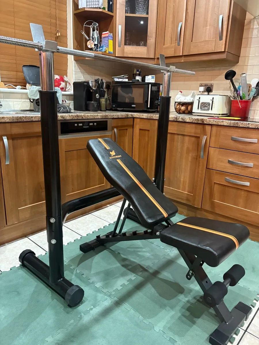 NICE GYM WEIGHTLIFTING SET, SQUAT RACK, BENCH ETC - Image 4