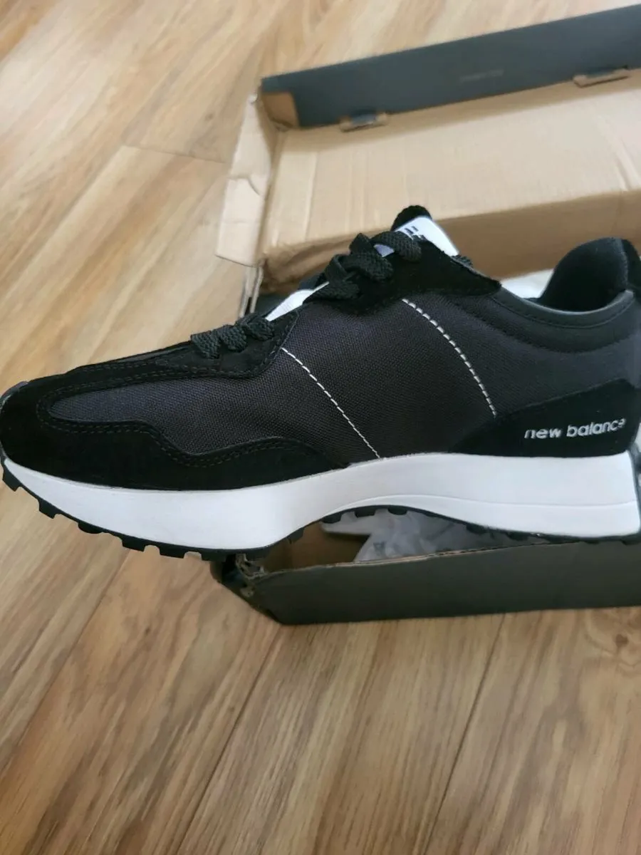 New Balance 327Trainers Brand New - Image 2