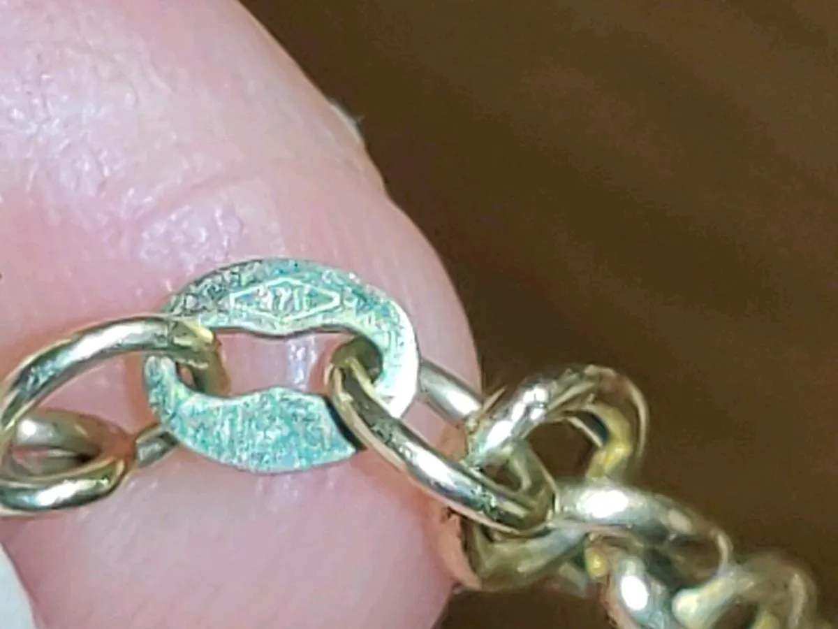 NEW T-BAR HEART OF GOLD 9CT Gold Glittery Bracelet - Image 3