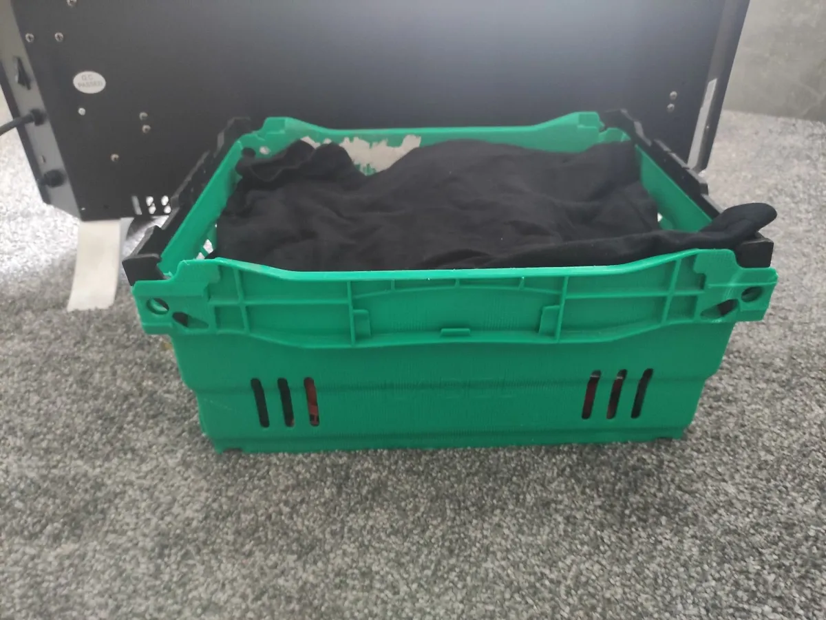 plastic crates 1 blue few grey small and big - Image 4