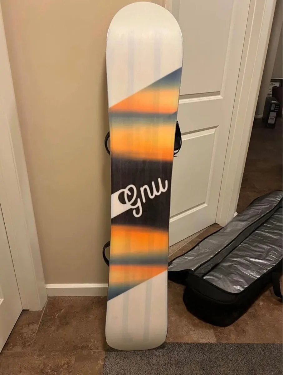 Snowboard, Bindings & Bag (+ free boots!) - Image 2