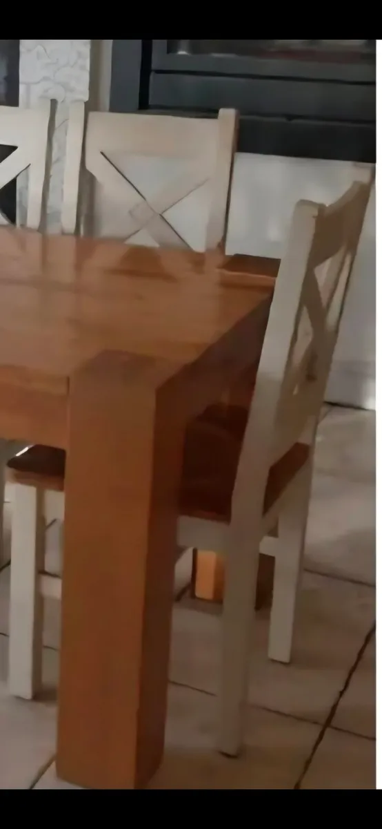 8 oak dining chairs and oak table - Image 3