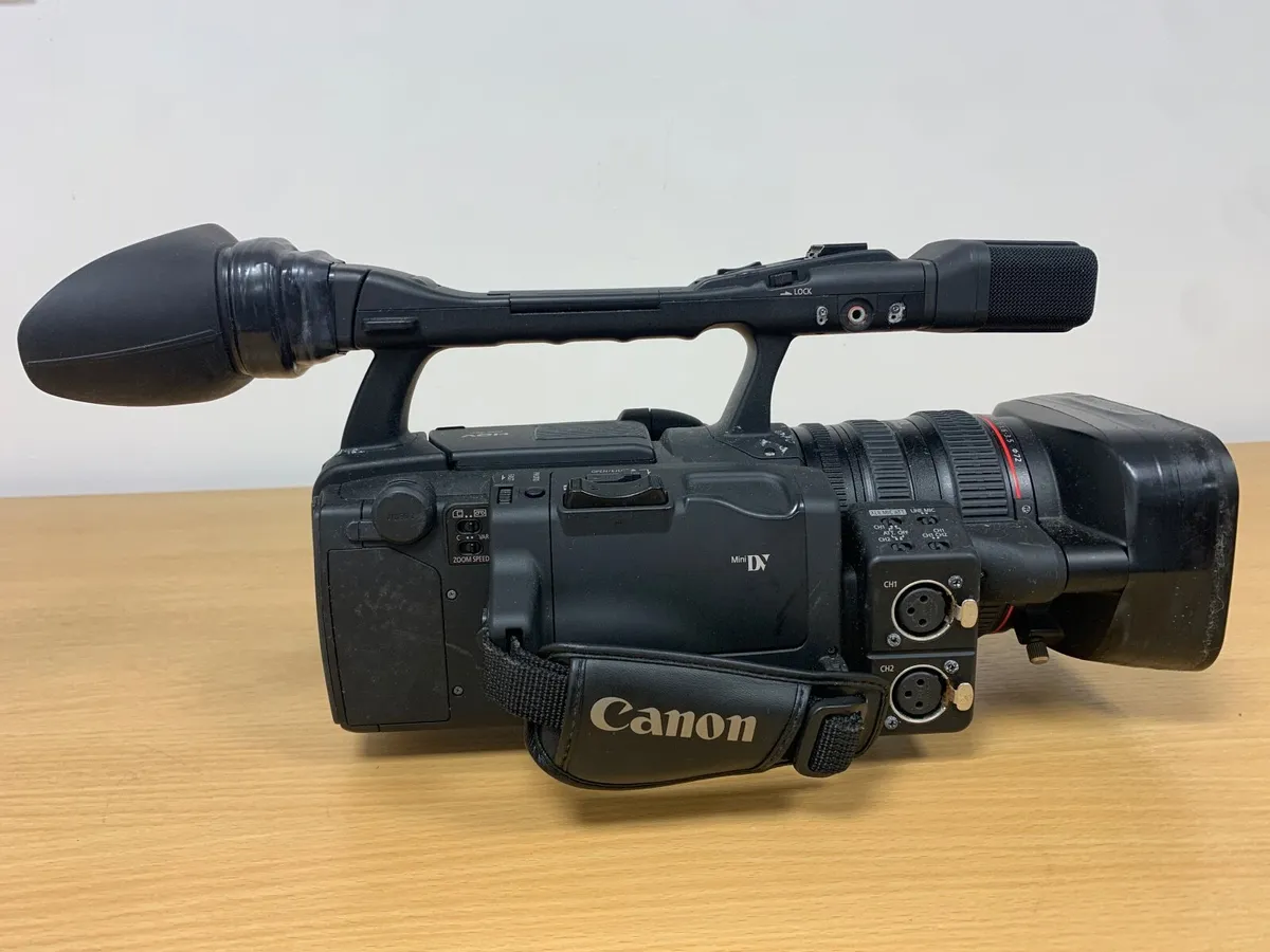 Canon XHA1 HDV Video Camera Kit - Image 2