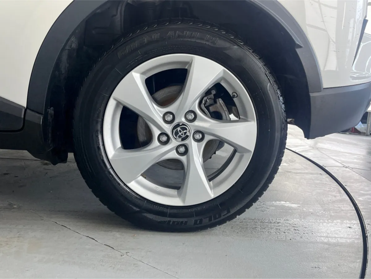 Toyota C-HR HYBRID LUNA 4DR AUTO**SEMI DIGITAL DAS - Image 4