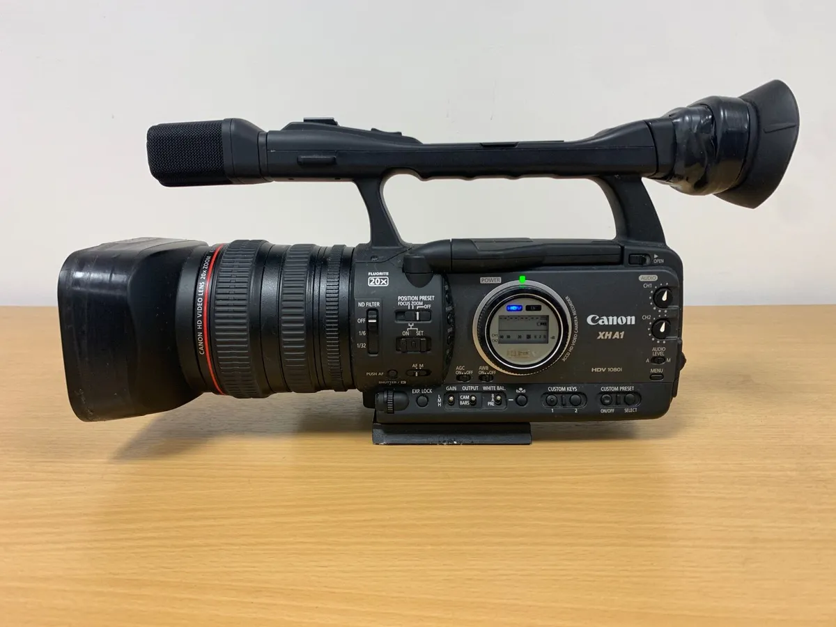 Canon XHA1 HDV Video Camera Kit - Image 1