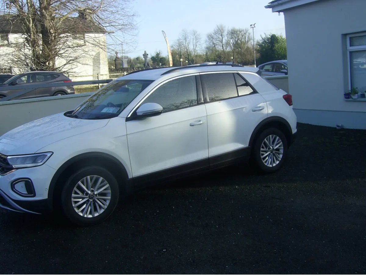 Volkswagen T-Roc LIFE 2.0 TDI MANUAL 6SPEED FWD 1 - Image 3