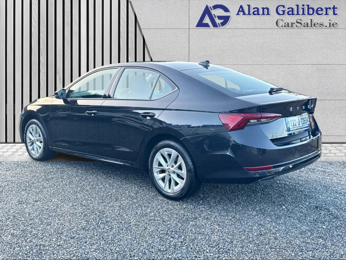 Skoda Octavia AMBITION 2.0 TDI 115HP 5DR - Image 2