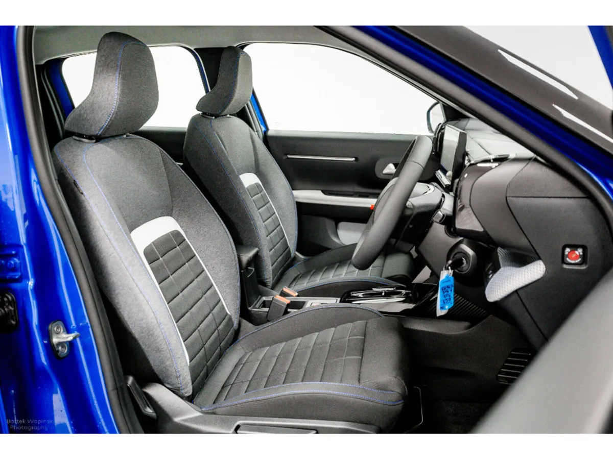 Citroen C3 All-New! ë-PLUS 44kWh 115HP - Image 3