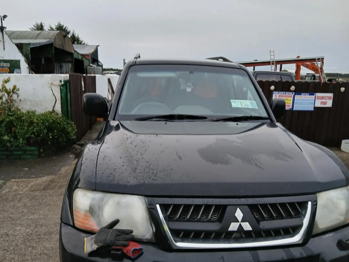 05 mitsubishi pajero 3.2 - Image 1