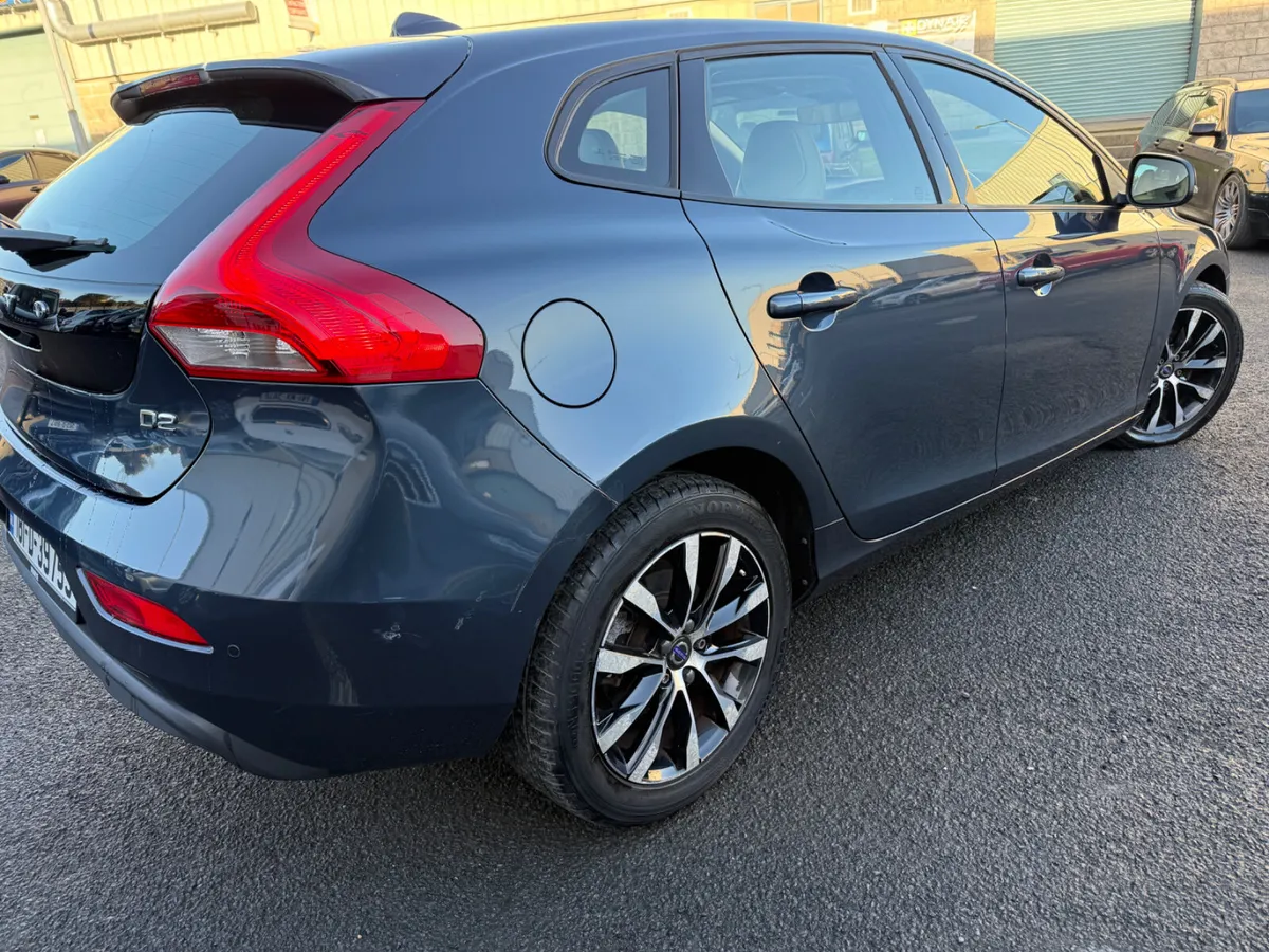 Volvo V40 2018 2.0 Diesel - Image 4