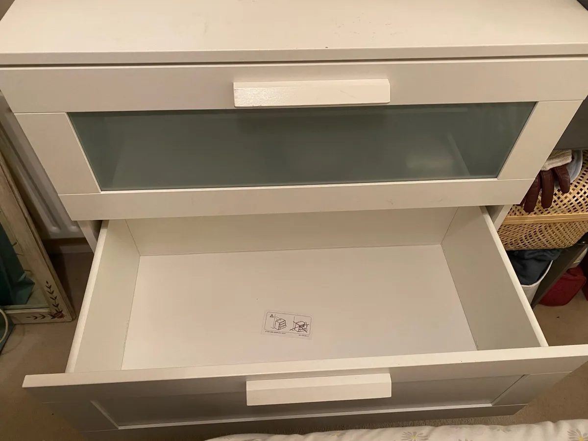 White set of drawers - Image 3