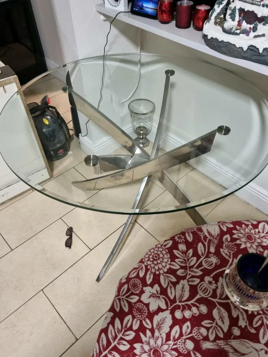 Kitchen table - Image 1