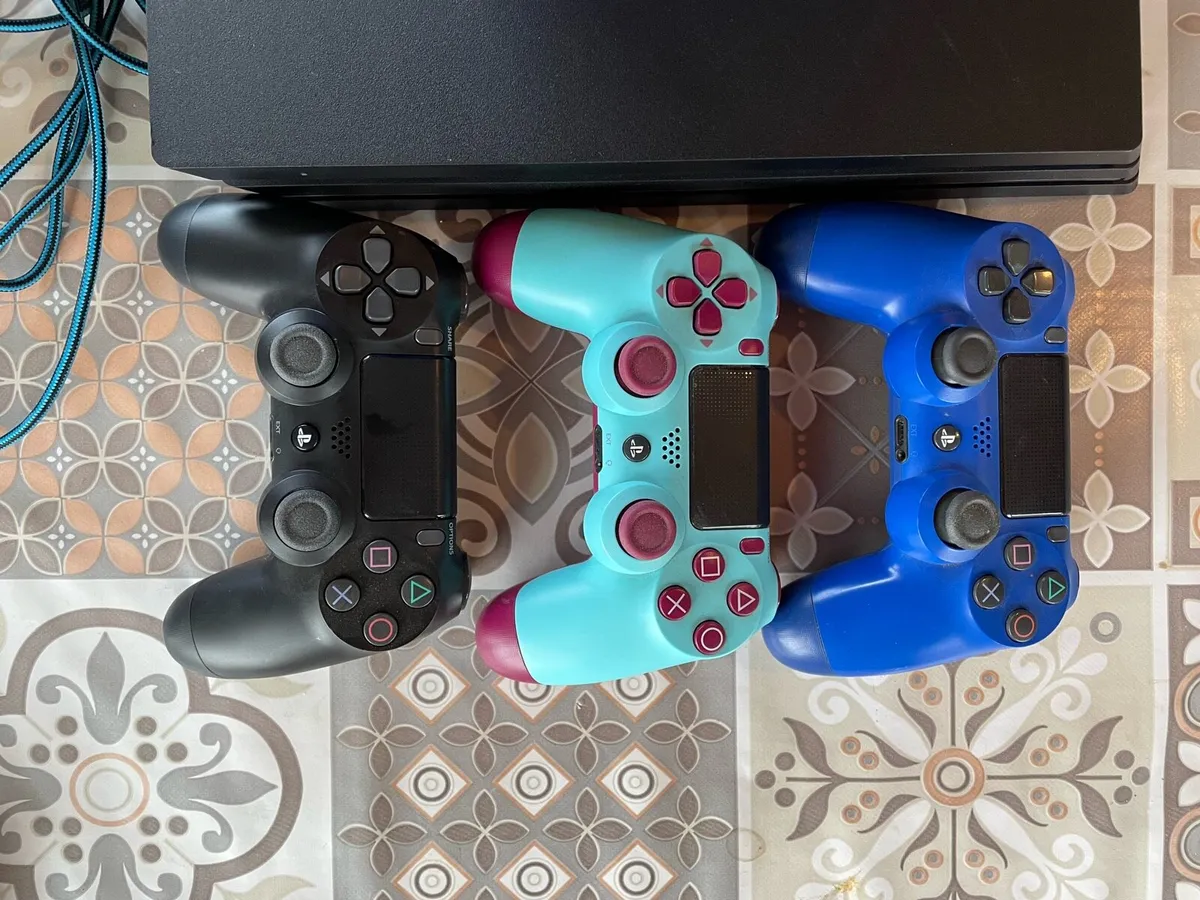 PS4 Pro - Image 3