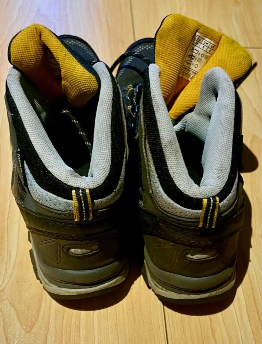 Hiking shoes - Image 2
