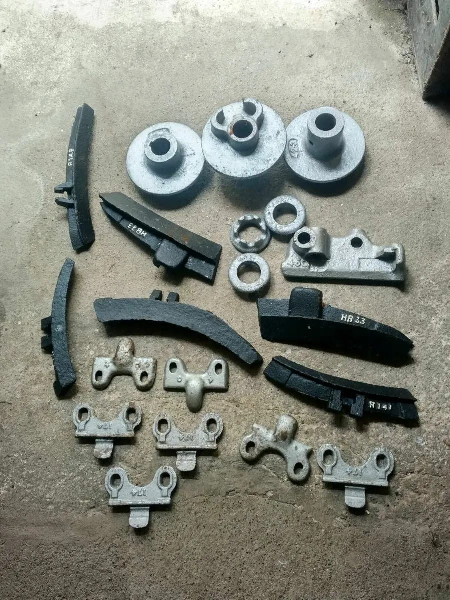 Antique cast Ironmongery - Image 1