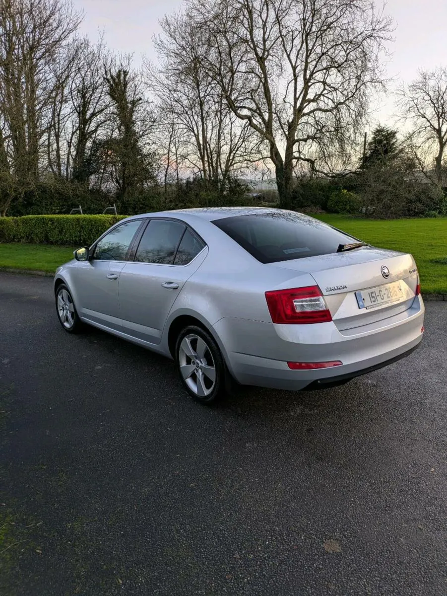 Skoda Octavia Elegance 1.6tdi 105hp 4dr - Image 2