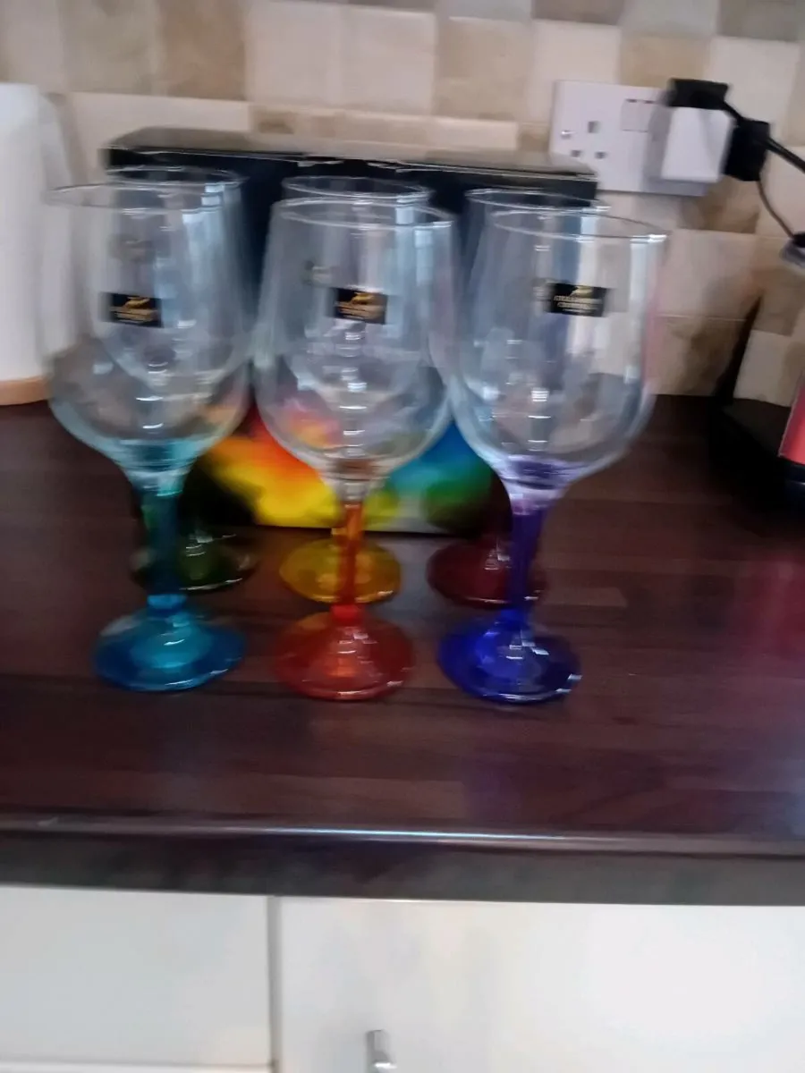 KILLARNEY CRYSTAL WINE GLASSES NEW BOXED - Image 2