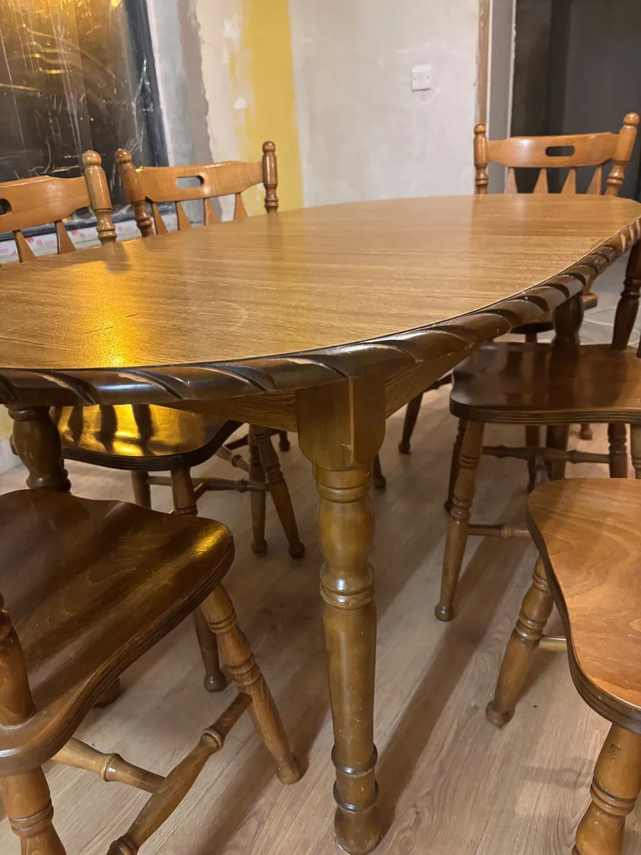 Table and chairs - Image 2