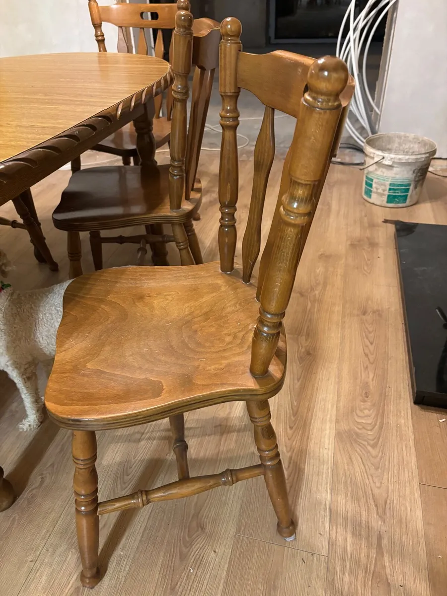 Table and chairs - Image 3