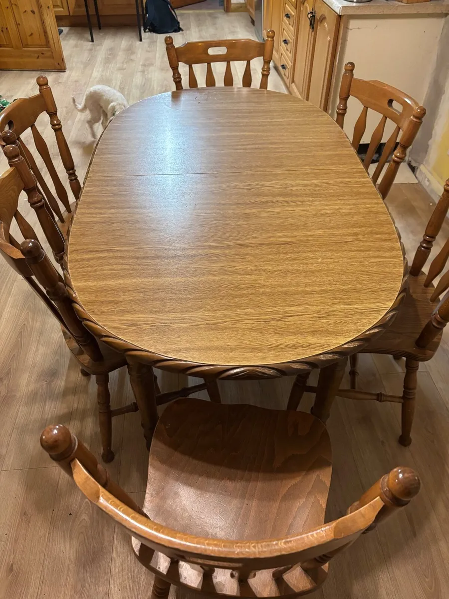 Table and chairs - Image 1