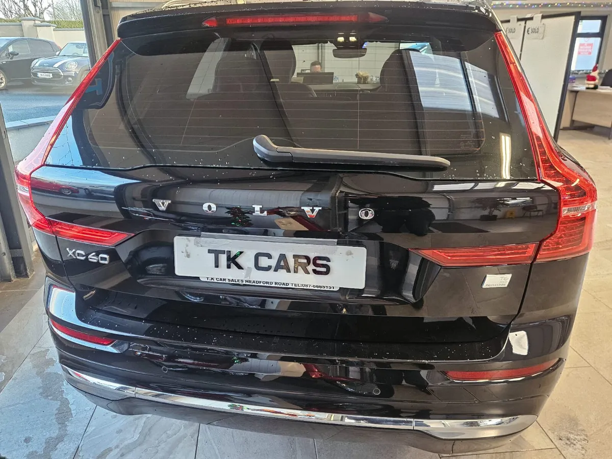 222 VOLVO XC60 PETROL HYBRID CORE EDITION - Image 4