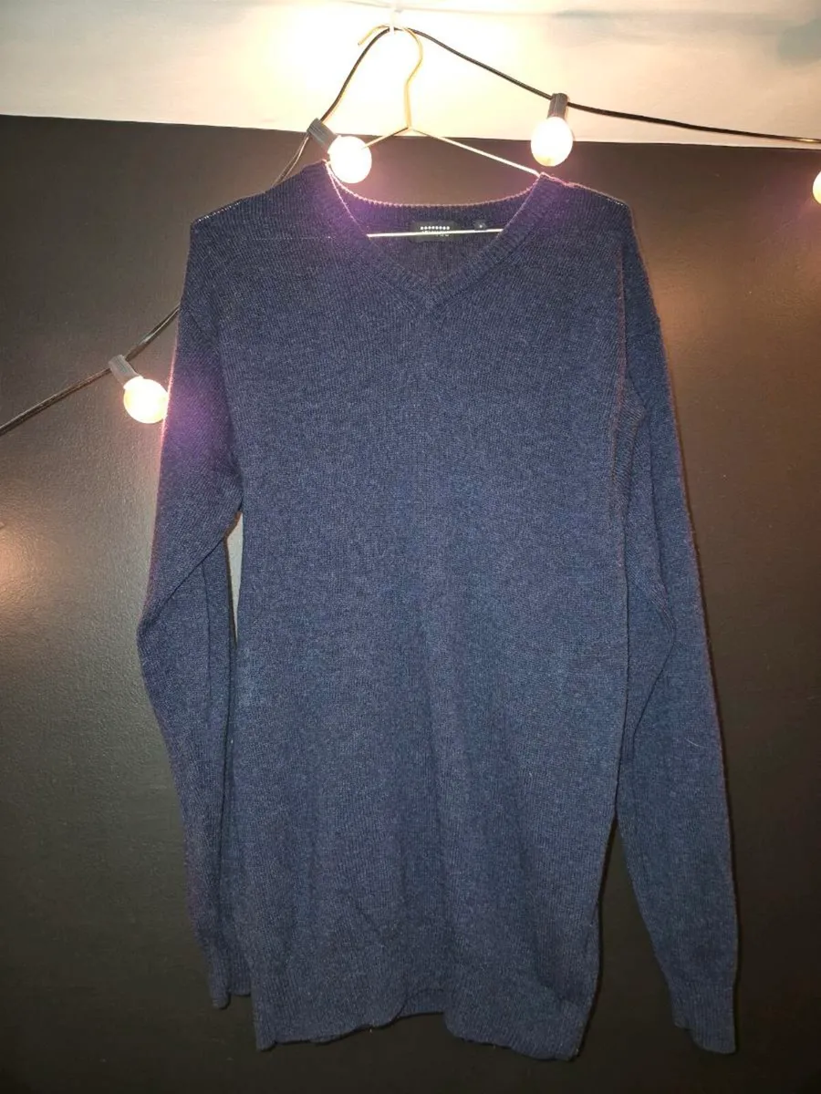 Armando 100% Lambswool V-Neck Jumper - Image 1