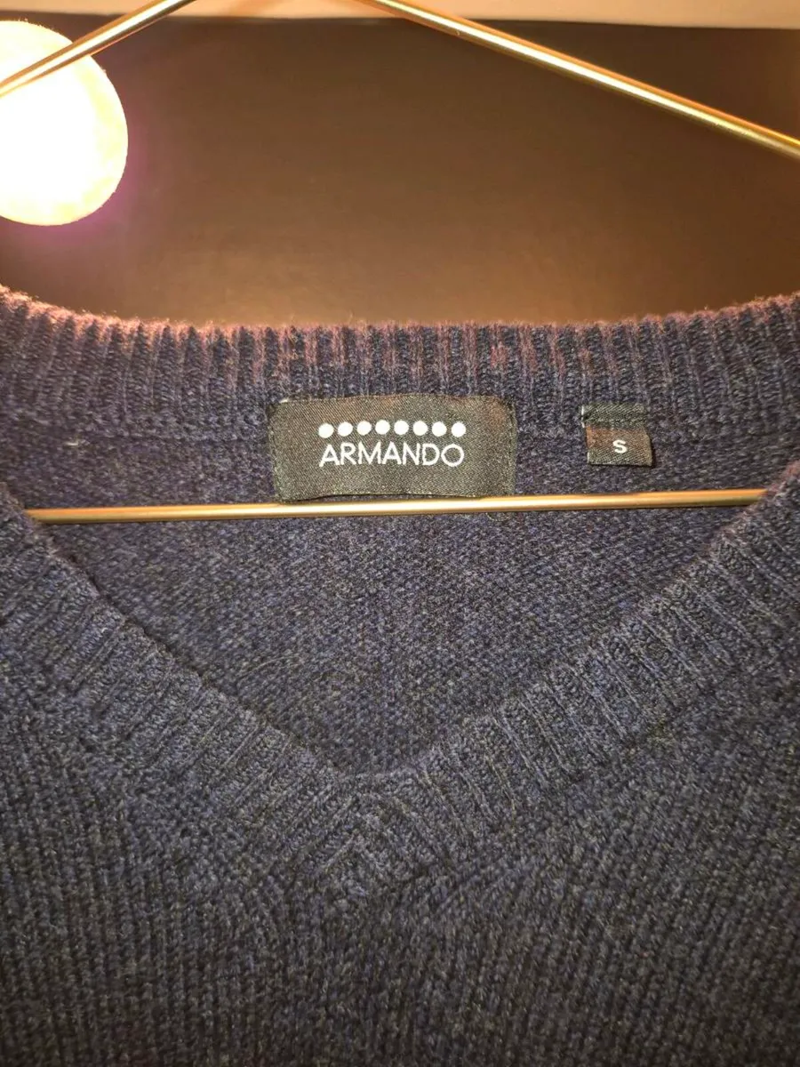 Armando 100% Lambswool V-Neck Jumper - Image 2