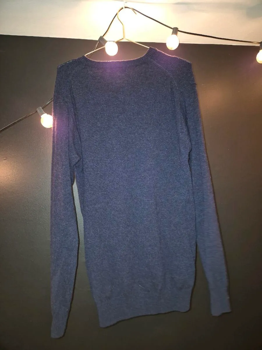 Armando 100% Lambswool V-Neck Jumper - Image 3