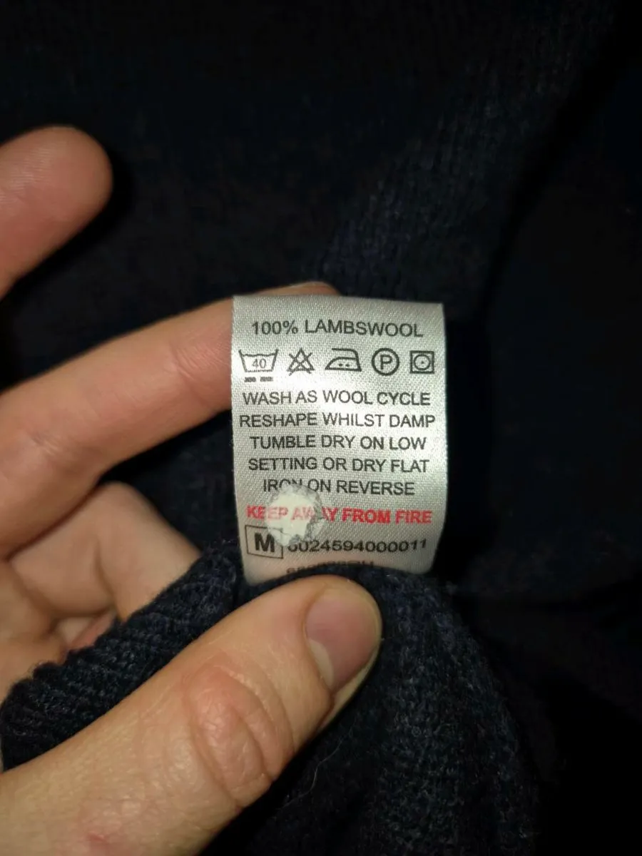 Armando 100% Lambswool V-Neck Jumper - Image 4