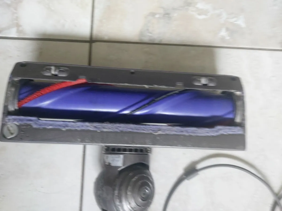 Dyson V6 Absolute (Weak battery) - Image 3