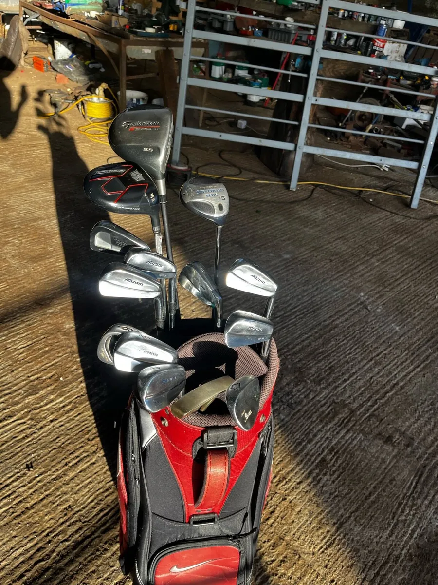 Golf clubs and bag - Image 1