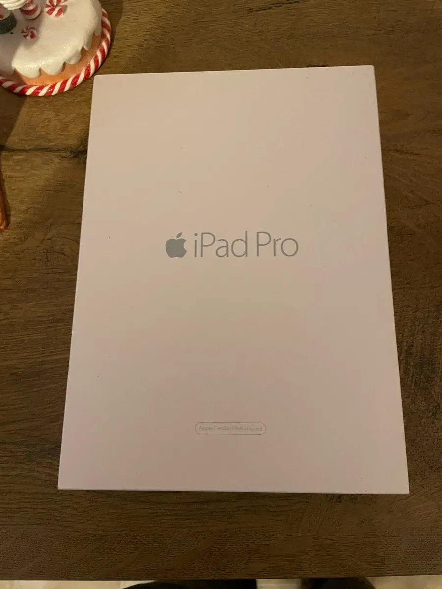 Apple iPad Pro 1st Gen Rose Gold 32Gb - Image 1