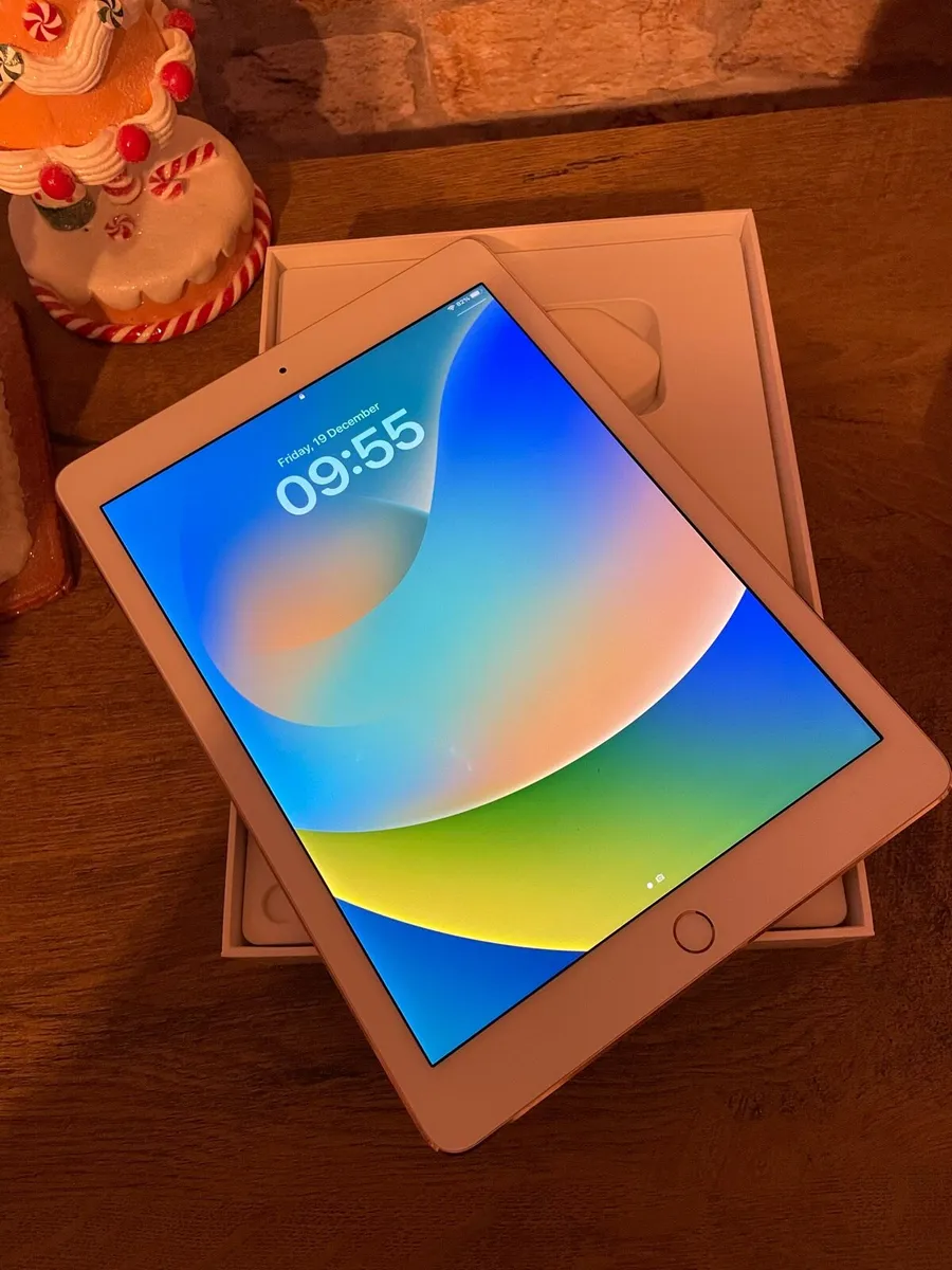 Apple iPad Pro 1st Gen Rose Gold 32Gb - Image 2