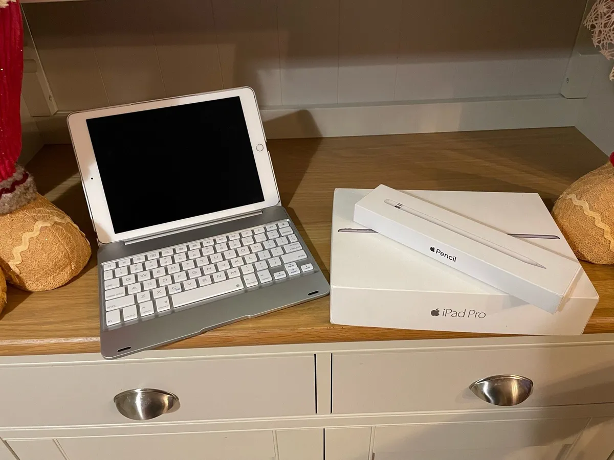 Apple iPad Pro 1st Gen Rose Gold 32Gb - Image 4