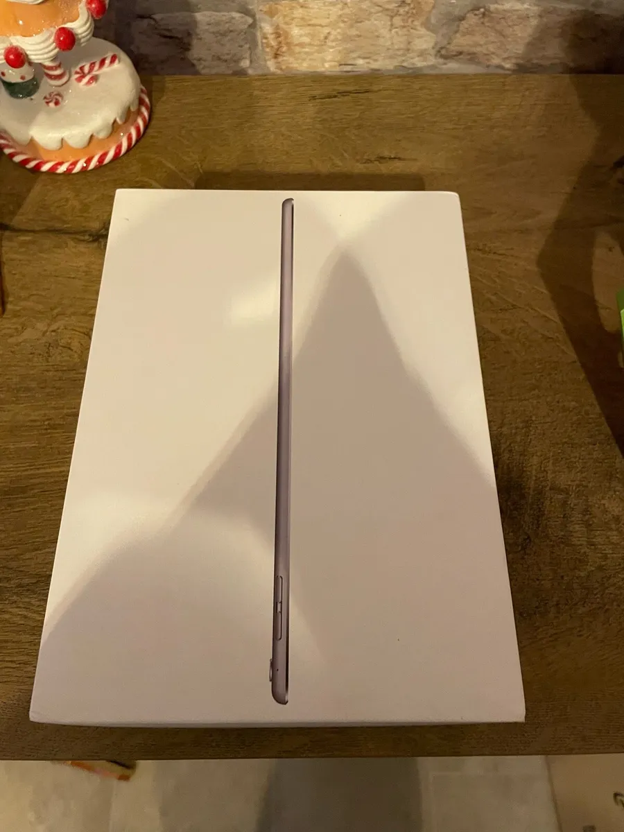 Apple iPad Pro 1st Gen space Grey 32Gb - Image 1