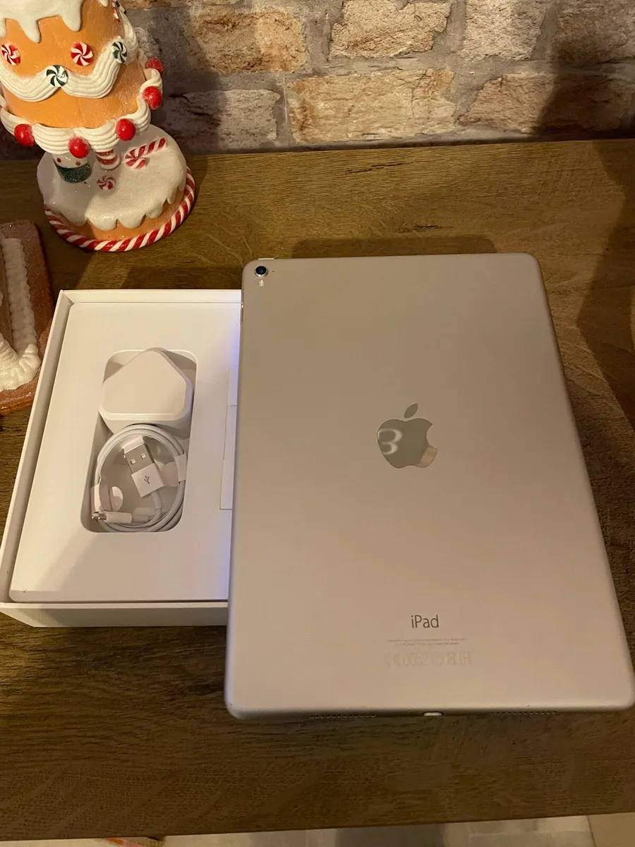 Apple iPad Pro 1st Gen space Grey 32Gb - Image 2