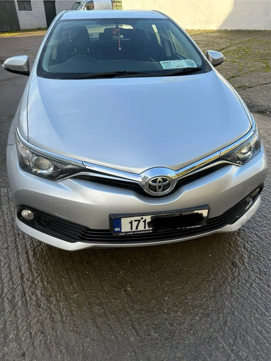 Toyota Auris  2017 - Image 2