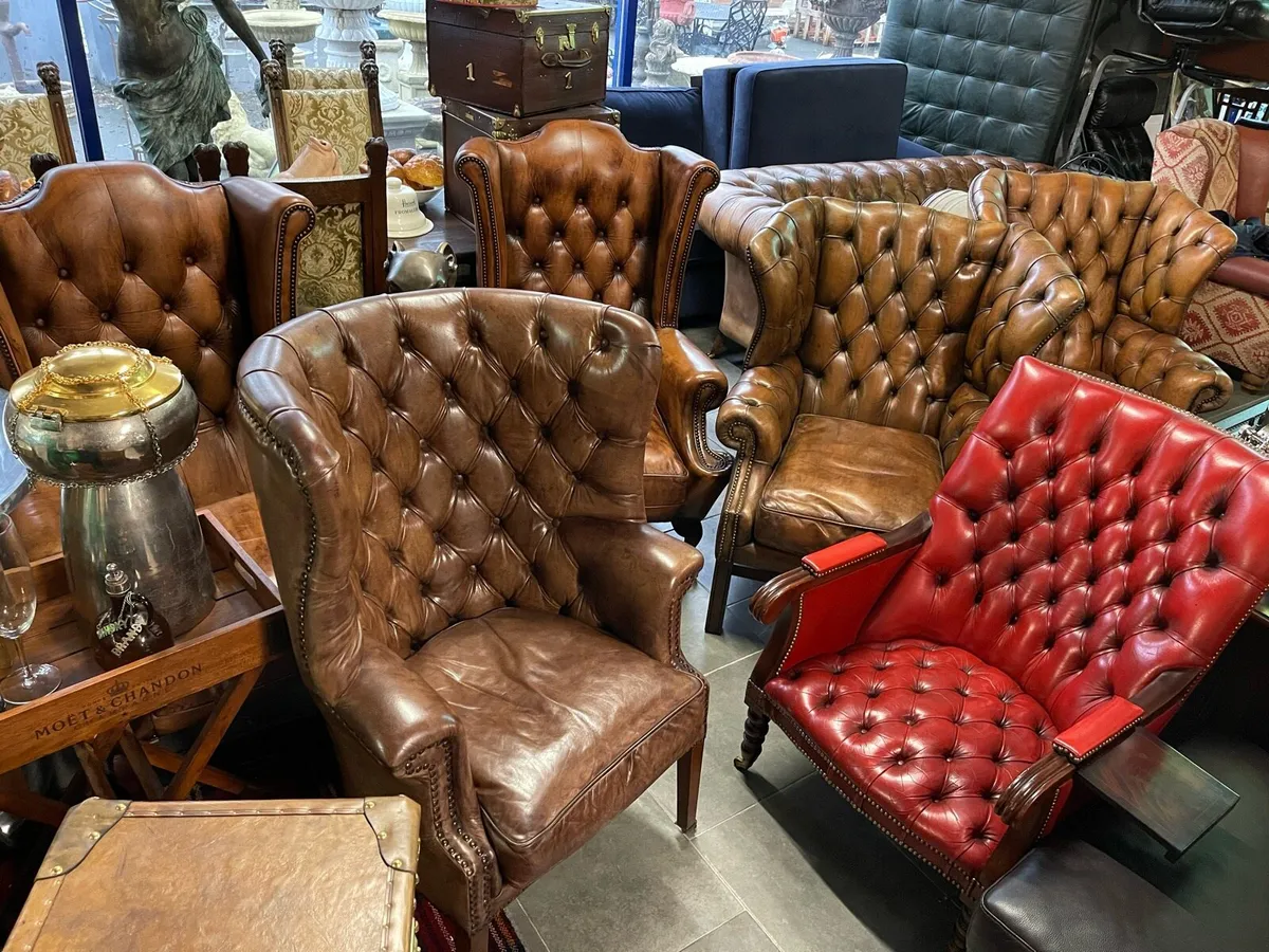 Antique chesterfield sofas & chairs 🎄🎄🎄 - Image 1