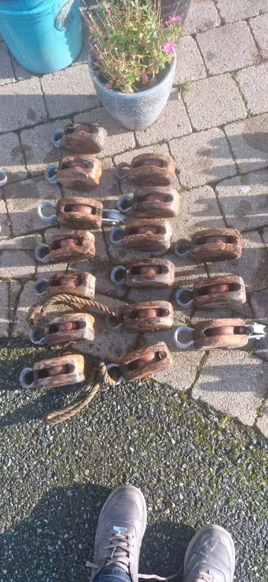 Wooden pulley blocks - Image 3