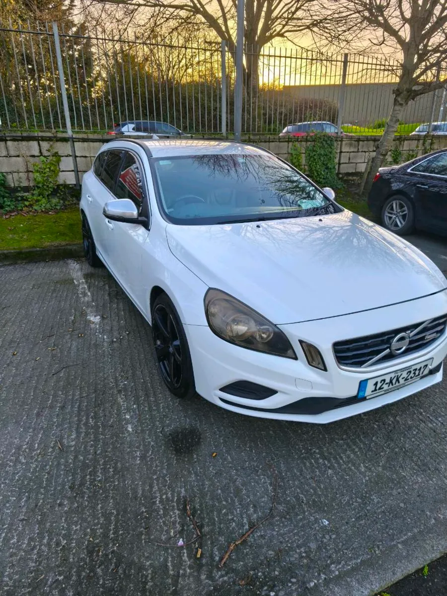 Volvo V60 - Image 1