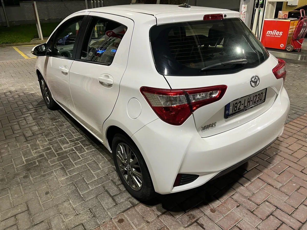 182 Toyota Yaris. Nct and taxed - Image 3