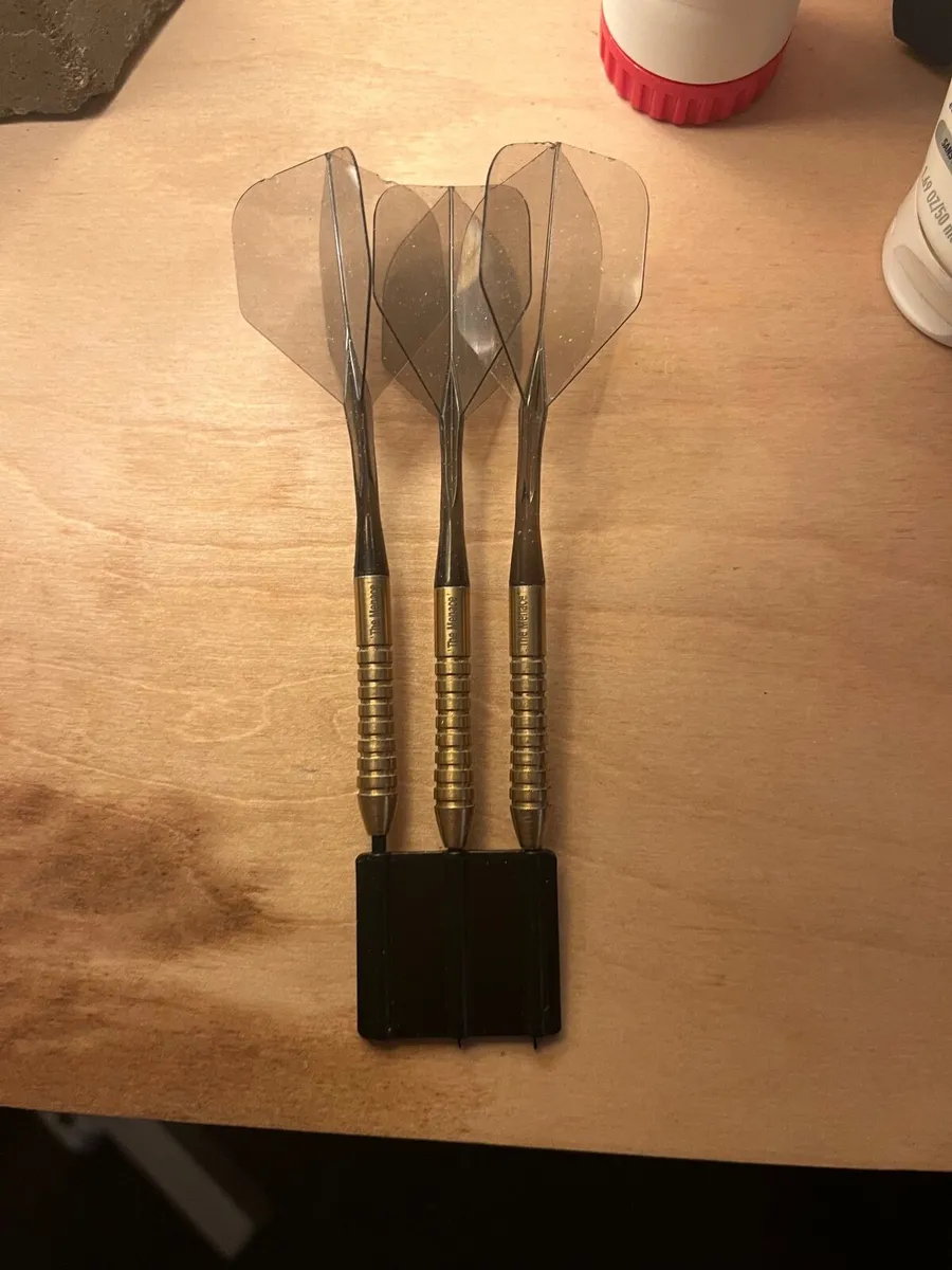 Dennis Priestley 15g Gold Darts - Image 1